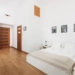 Daire Charming Near The Main Market Square - By Upstairs *