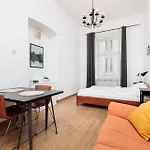Charming Near The Main Market Square - By Upstairs Daire Krakow