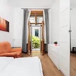 Daire Charming Near The Main Market Square - By Upstairs
