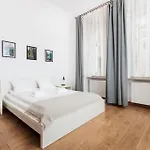 Charming Near The Main Market Square - By Upstairs
