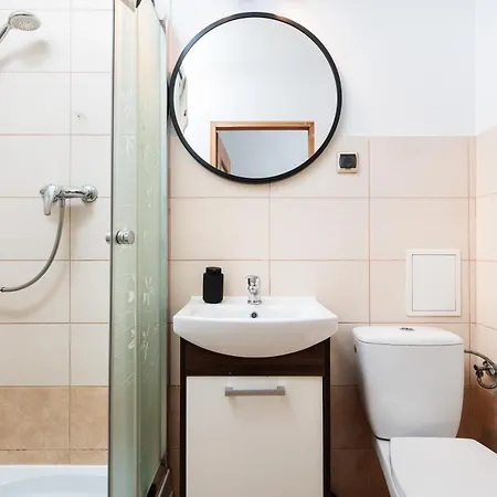 Charming Near The Main Market Square - By Upstairs 아파트 *