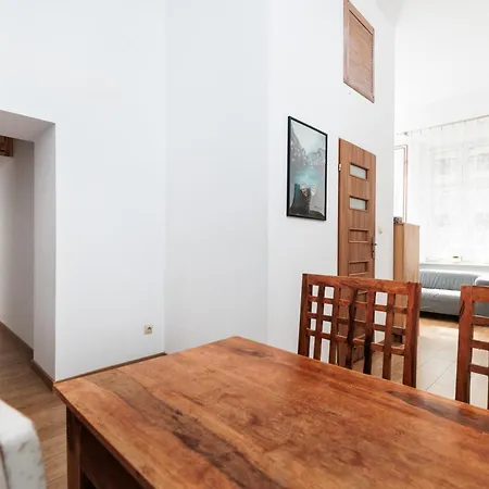 Daire Charming Near The Main Market Square - By Upstairs *