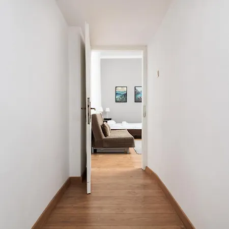 Charming Near The Main Market Square - By Upstairs 아파트 *