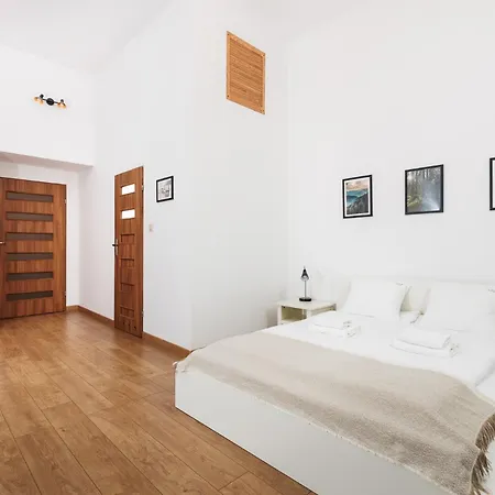아파트 Charming Near The Main Market Square - By Upstairs *
