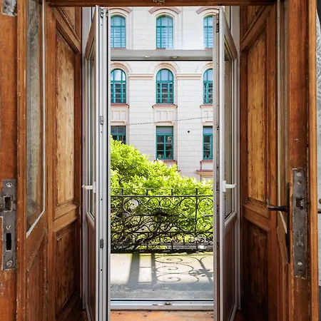 Charming Near The Main Market Square - By Upstairs 아파트 *