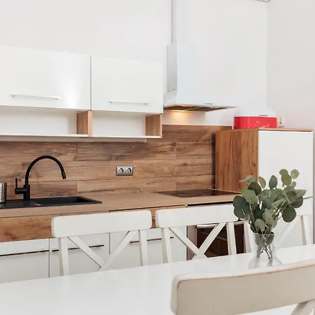 아파트 Charming Near The Main Market Square - By Upstairs