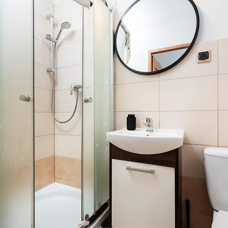 Charming Near The Main Market Square - By Upstairs