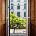 Charming Near The Main Market Square - By Upstairs *