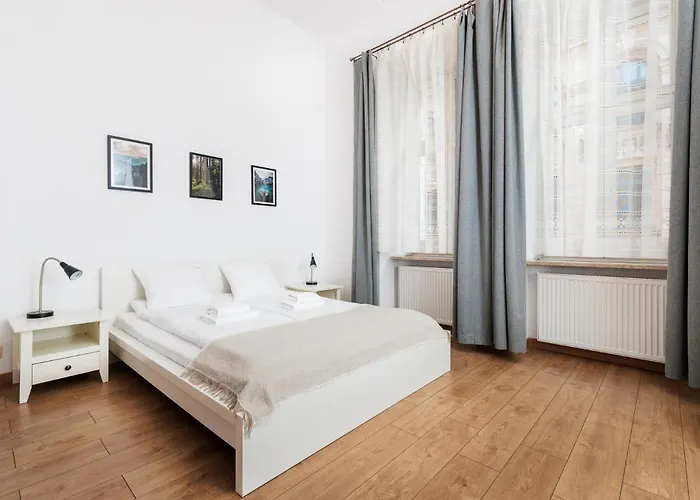 Charming Near The Main Market Square - By Upstairs