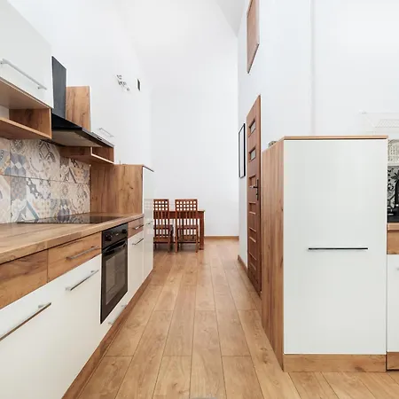 Charming Near The Main Market Square - By Upstairs דירה קרקוב