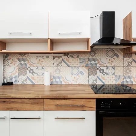 Charming Near The Main Market Square - By Upstairs דירה *