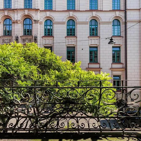 Charming Near The Main Market Square - By Upstairs