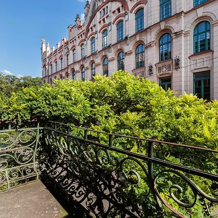 Charming Near The Main Market Square - By Upstairs